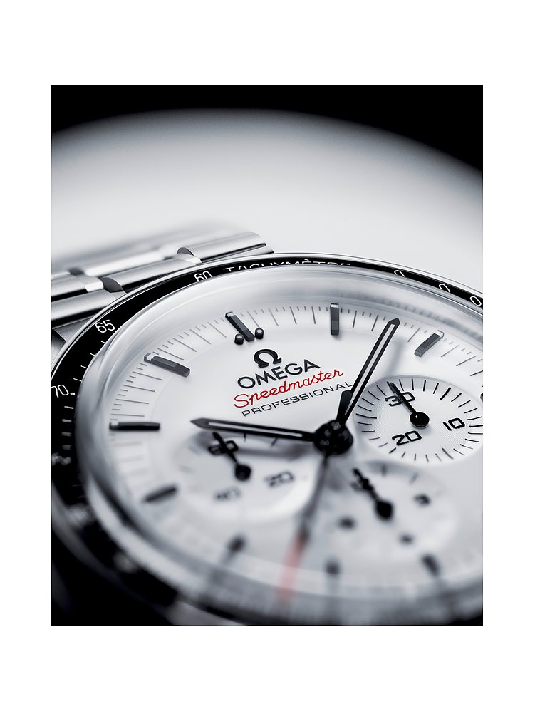 Omega Chronograph Speedmaster Moonwatch O31030425004001