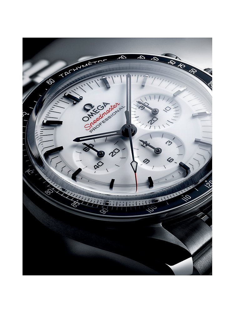 Omega Chronograph Speedmaster Moonwatch O31030425004001