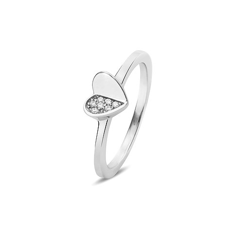 JETTE Damenring aus 925er Silber mit einem Herzmotiv, das teilweise mit glitzernden Zirkonia besetzt ist.
