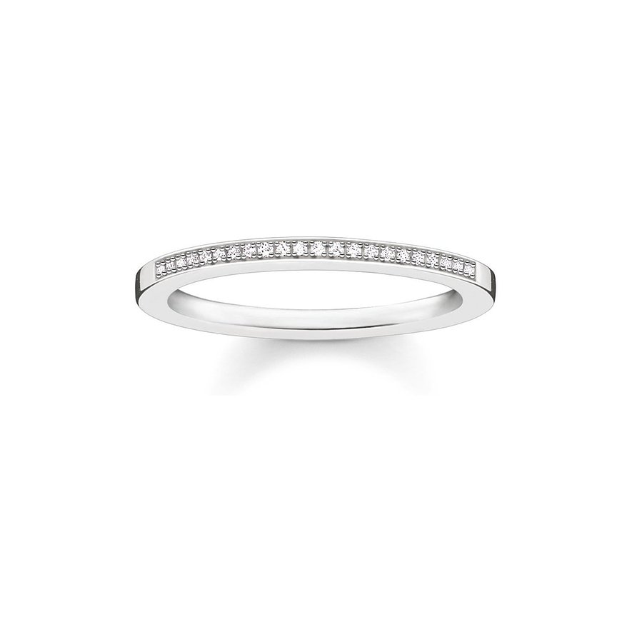 Thomas Sabo Ring aus Silber, besetzt mit vielen kleinen, glitzernden Diamanten auf der oberen Hälfte.
