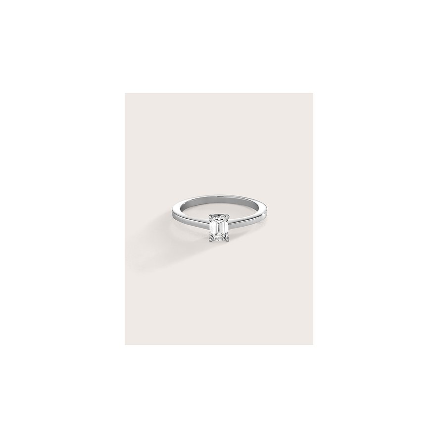 CHRIST Ring aus 750er Weißgold mit einem mittig sitzenden, rechteckigen Diamanten.