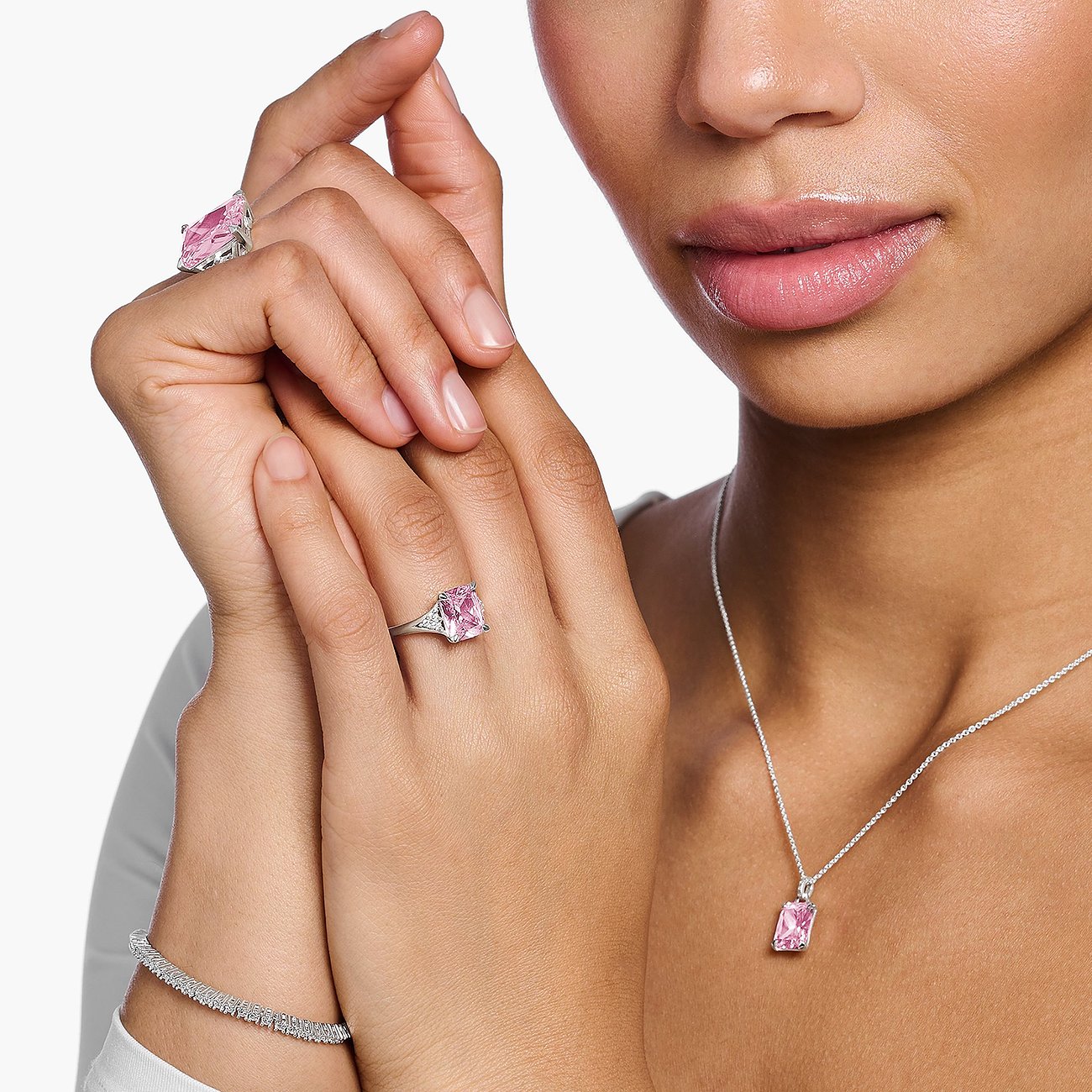 Thomas Sabo Ring aus 925er Silber mit rosa Zirkonia.