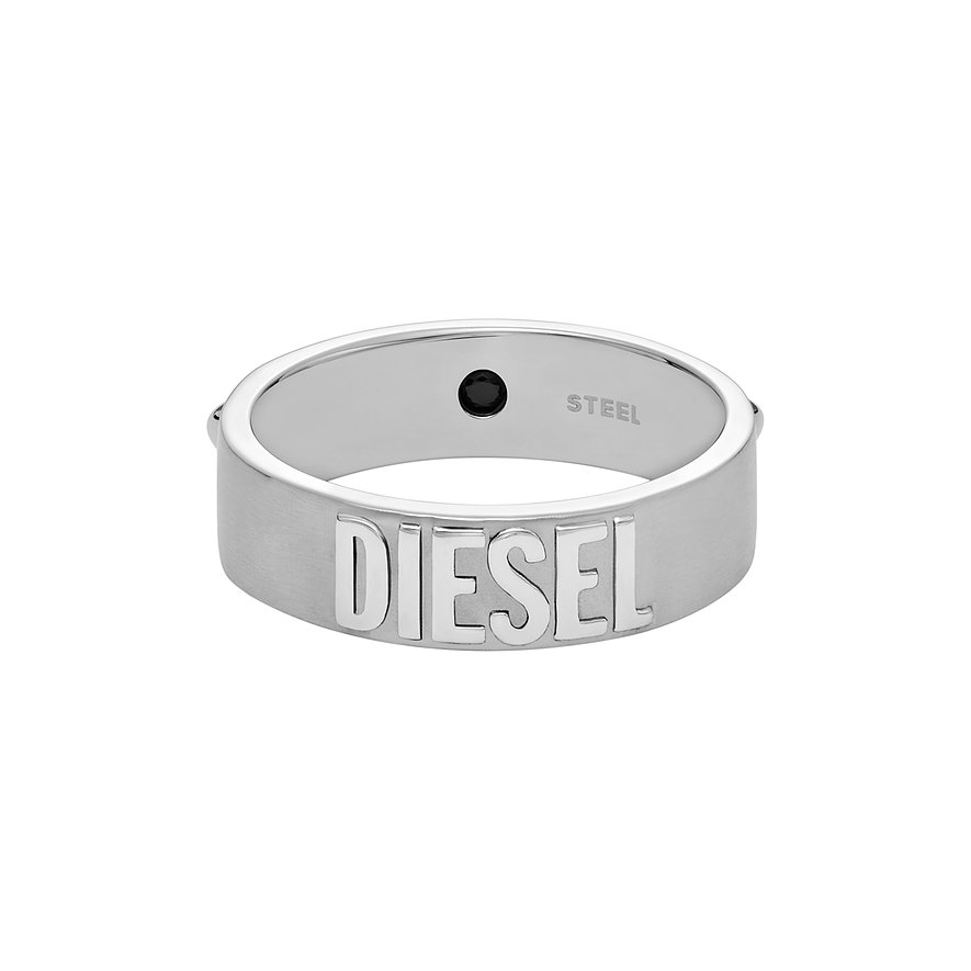 Diesel Ring aus mattiertem Edelstahl mit glänzender Diesel-Prägung und kleinem schwarzem Zierstein auf der Oberseite.