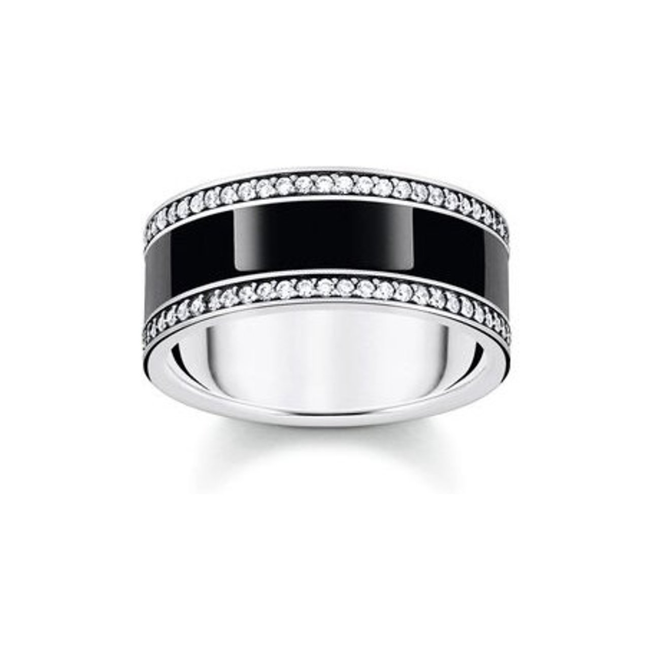 Thomas Sabo Ring aus 925er Silber mit schwarzer Emaille und Zirkonia Steinen, sichtbar aus leichter Untersicht.