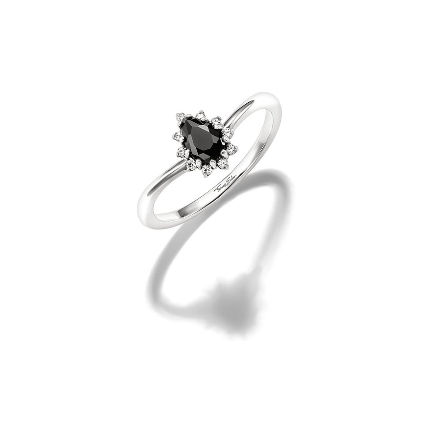 Thomas Sabo Ring aus 925er Silber mit tropfenförmigem schwarzem Zirkonia, umgeben von kleinen klaren Zirkonias.