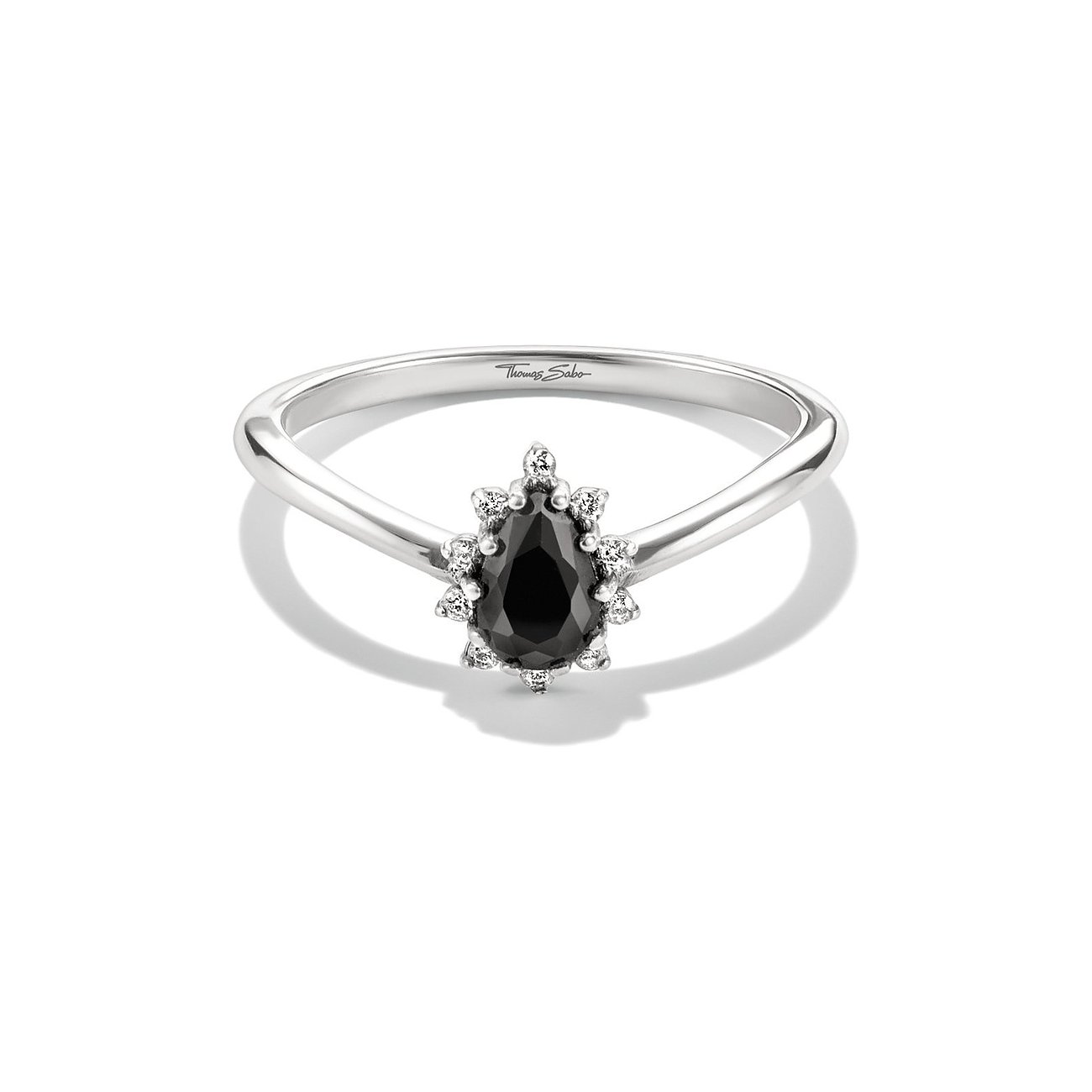Thomas Sabo Ring aus 925er Silber mit tropfenförmigem schwarzem Zirkonia, umrandet von kleineren weißen Zirkonia.