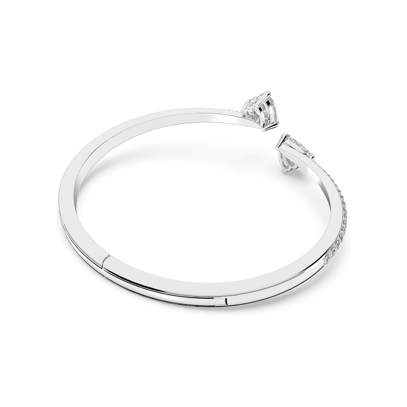 Swarovski Armreif aus Metall, geöffnet und mit zwei herzförmigen Swarovski Kristallen an den Enden.