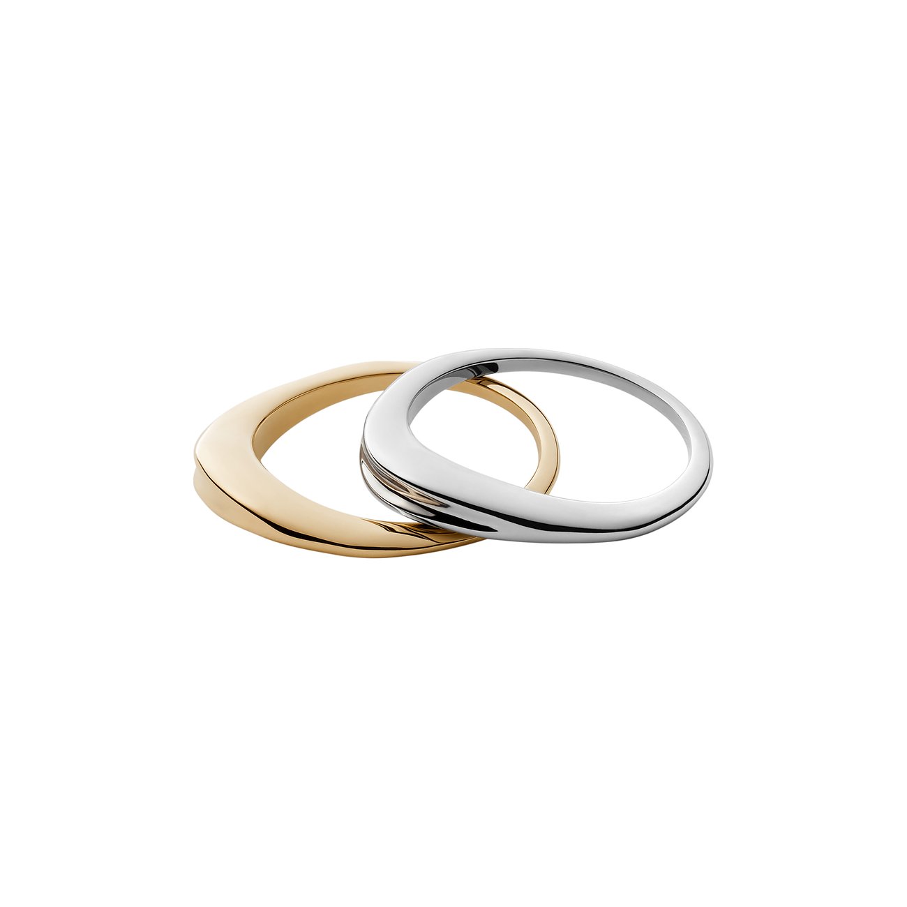 Skagen Ringe aus zweifarbigem Edelstahl, in glänzendem Gold und Silber, elegant umeinandergelegt.