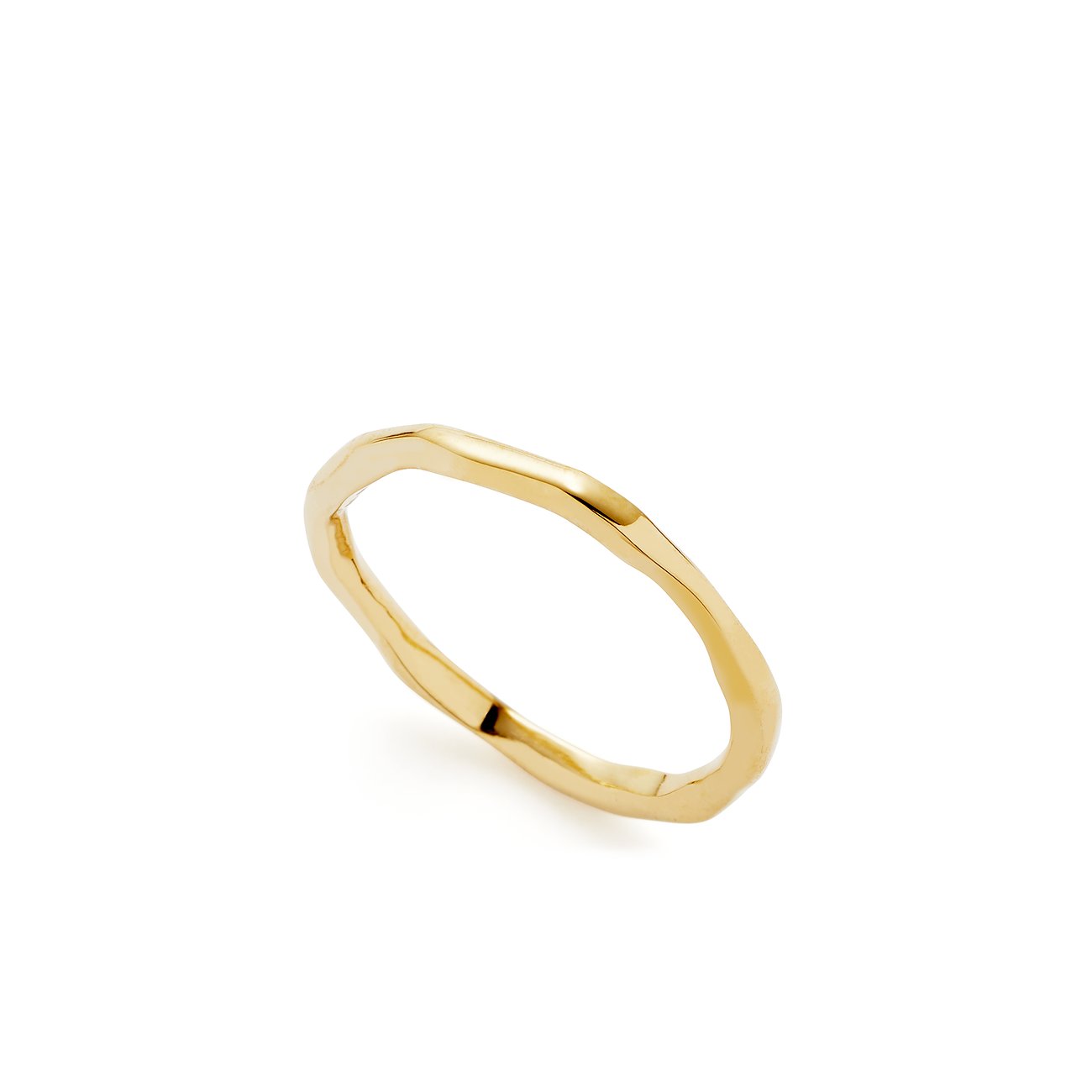 Leonardo Ring aus Edelstahl in Gold, von oben fotografiert, mit einer unregelmäßigen, organischen Form.