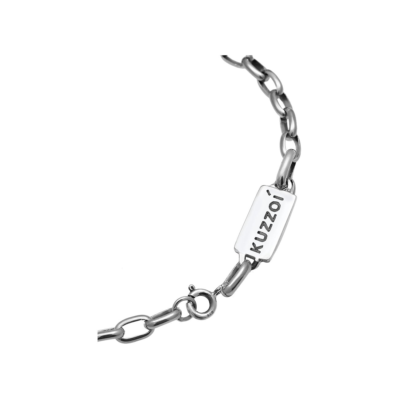 Kuzzoi Armschmuck aus 925er Silber, Detailansicht des Kuzzoi-Logoplättchens und Verschlusses.