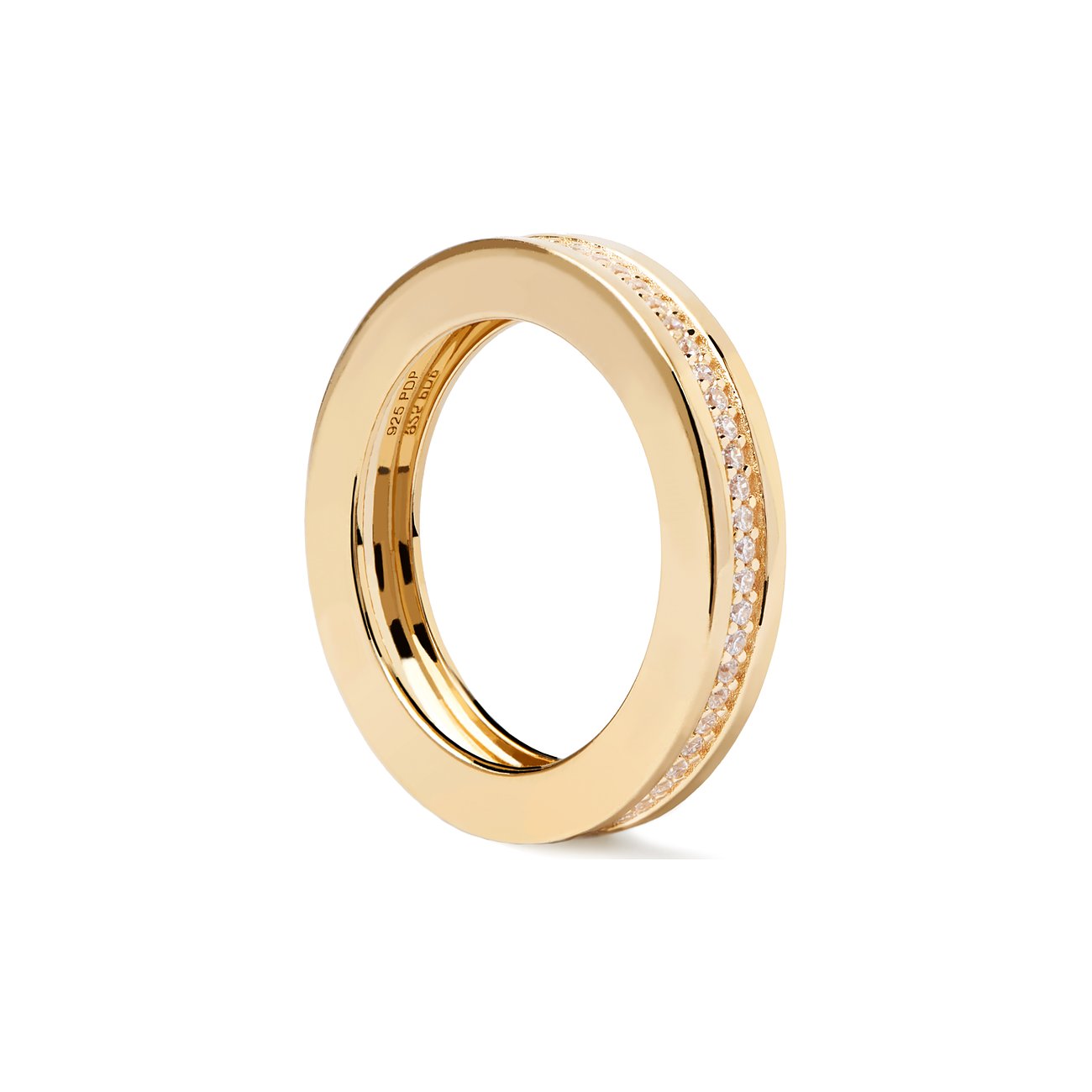 Ein PdPaola Ring aus vergoldetem Silber mit einer Reihe klarer Zirkonia, schräg von oben aufgenommen.