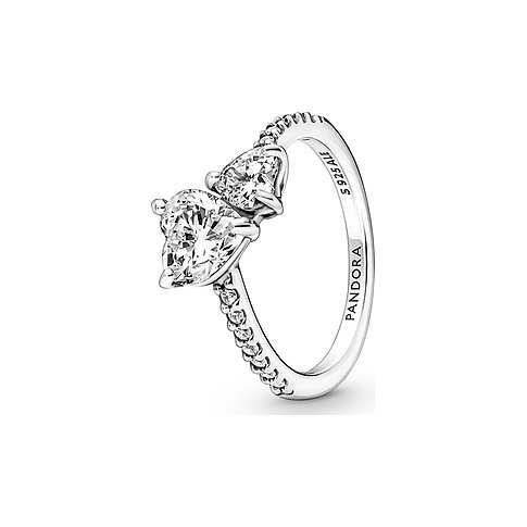 Pandora Ring aus 925er Silber mit zwei herzförmigen Zirkoniasteinen und kleineren klaren Steinen an der Ringschiene.