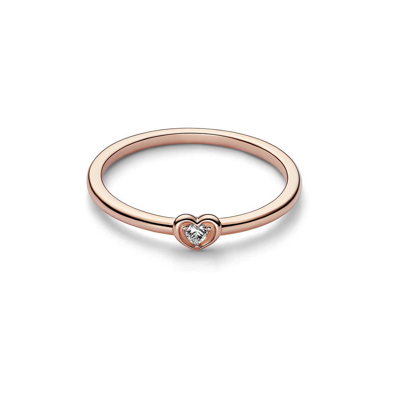 Pandora Ring aus roségoldfarbenem Metall mit einem herzförmigen Zirkonia in der Mitte.