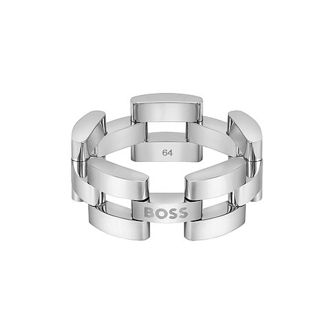 Boss Ring aus Edelstahl, der aus miteinander verbundenen Gliedern in einem markanten, glänzenden Design besteht.