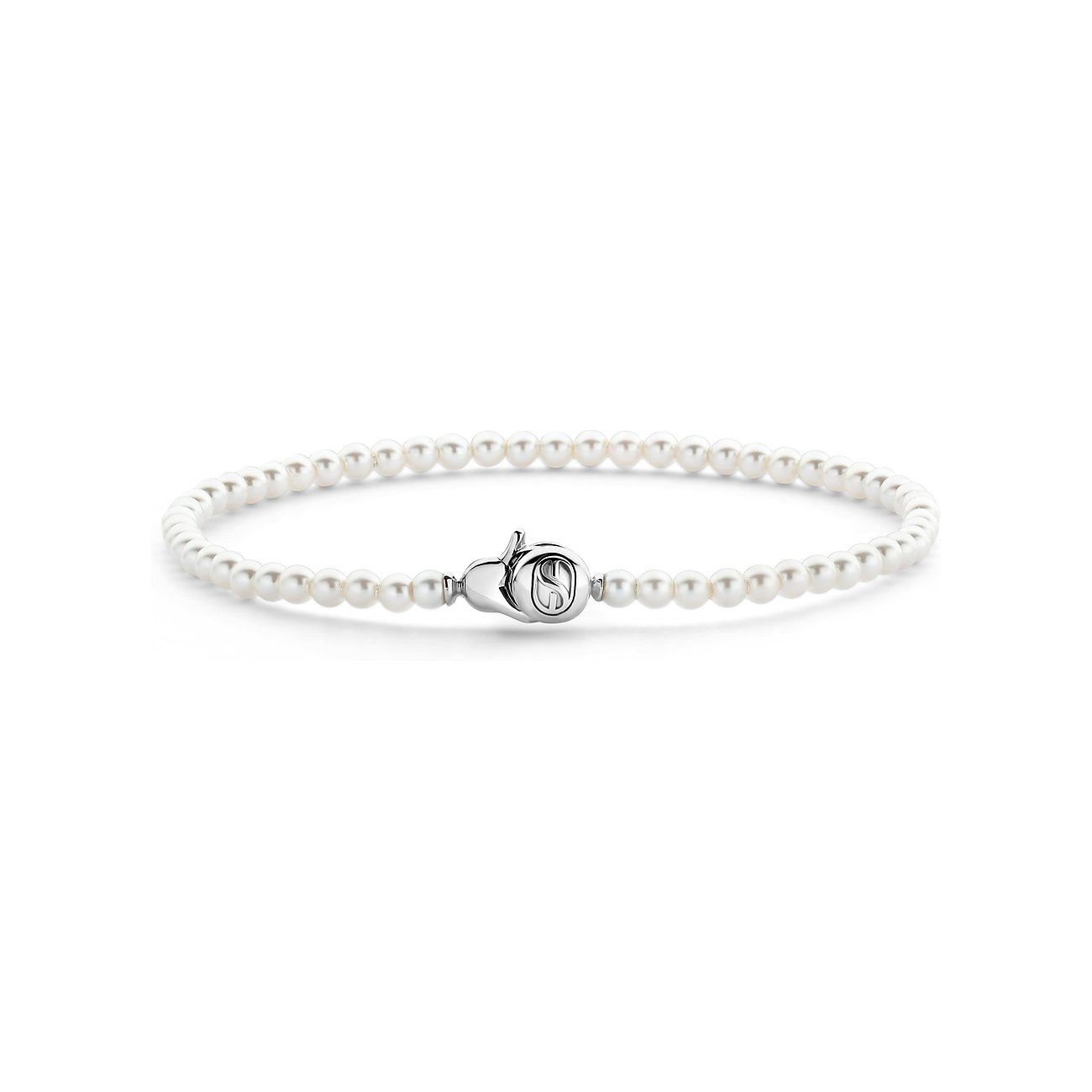 Ti Sento - Milano Armband aus cremefarbenen Perlen mit einem silbernen Verschluss mit Markenlogo in Nahaufnahme.