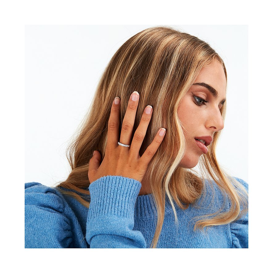 CHRIST Ring aus 585 Weißgold mit Diamanten im Baguetteschliff.