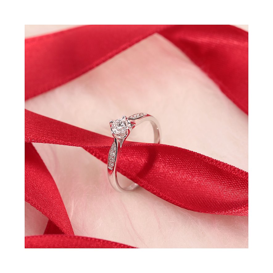 CHRIST Ring aus 585 Weißgold mit Diamanten im Solitär-Look.