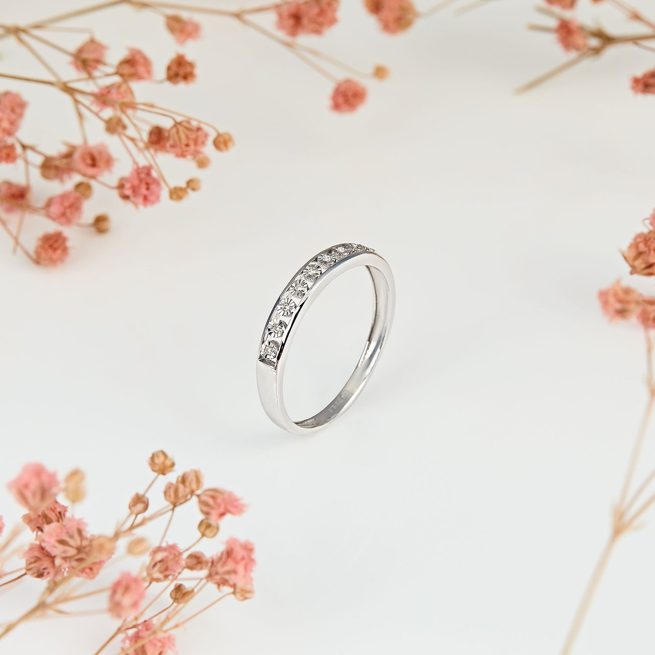 CHRIST Ring aus 585 Weißgold mit Diamanten.