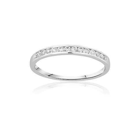 CHRIST ring van 585 witgoud met diamanten in kanaalzetting.