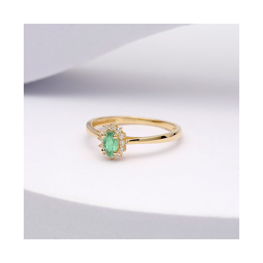 CHRIST Ring aus 585 Gelbgold mit Smaragd und weißen Steinen.