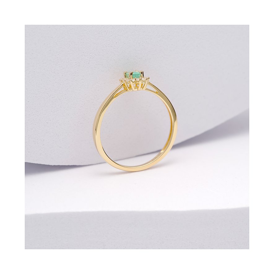 CHRIST Ring aus 585 Gelbgold mit Smaragd und Zirkonia.