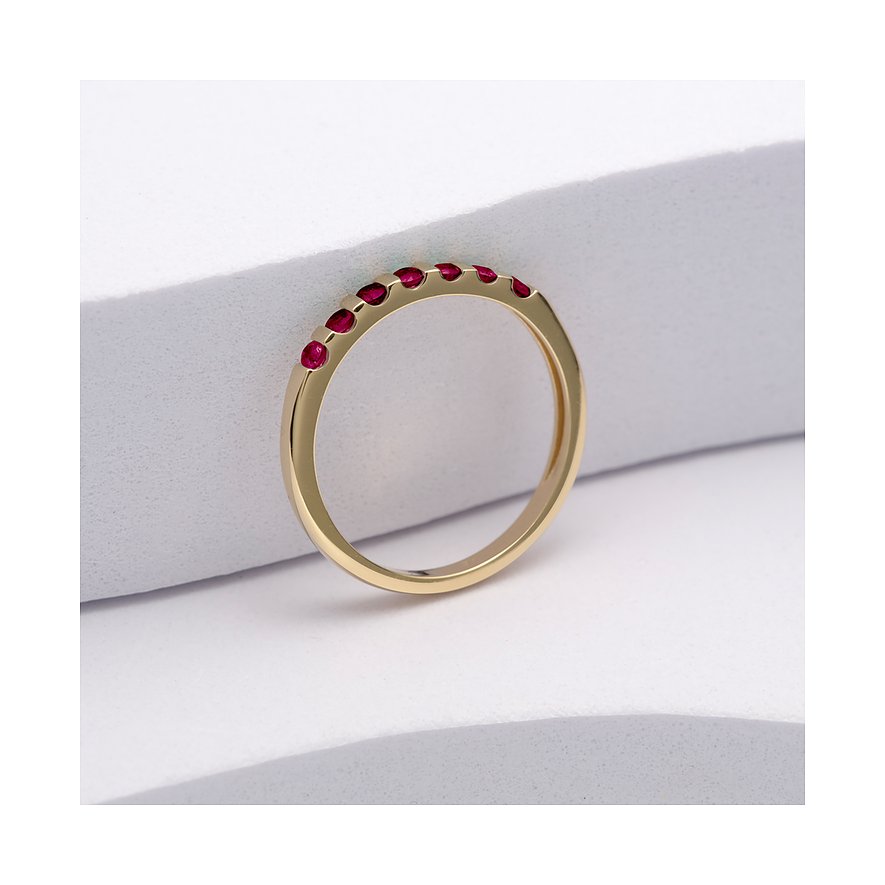 CHRIST Ring aus 585 Gelbgold mit Rubinen.