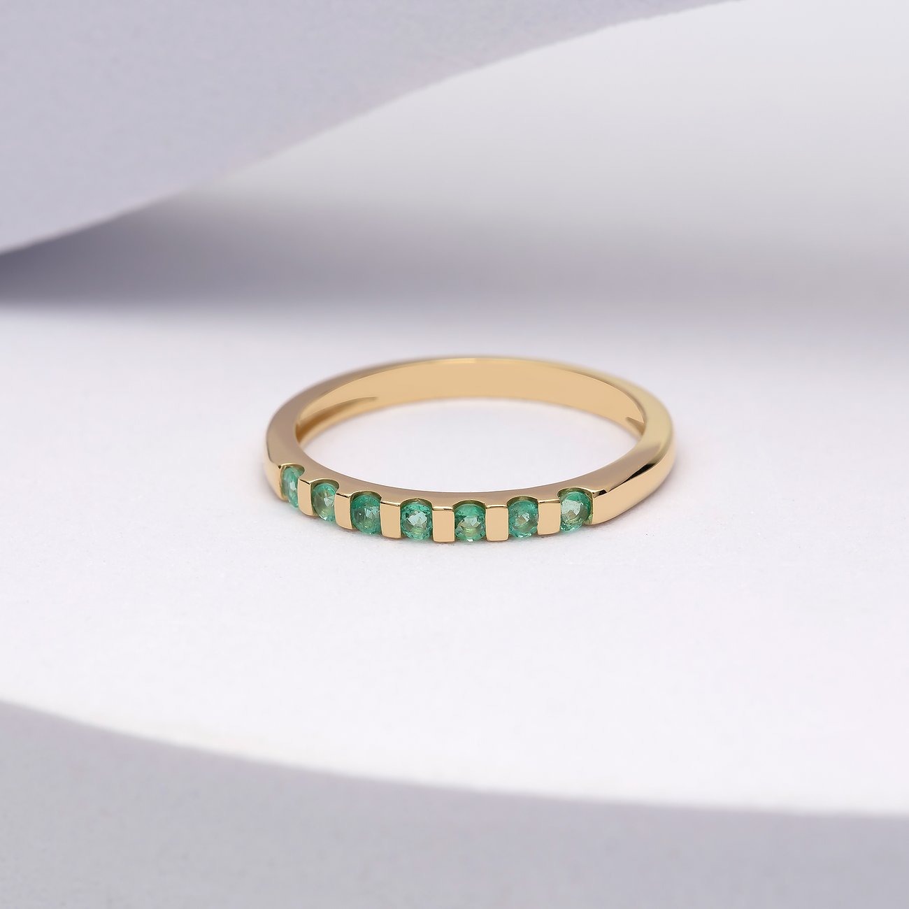 CHRIST Ring aus 585 Gelbgold mit Smaragden.