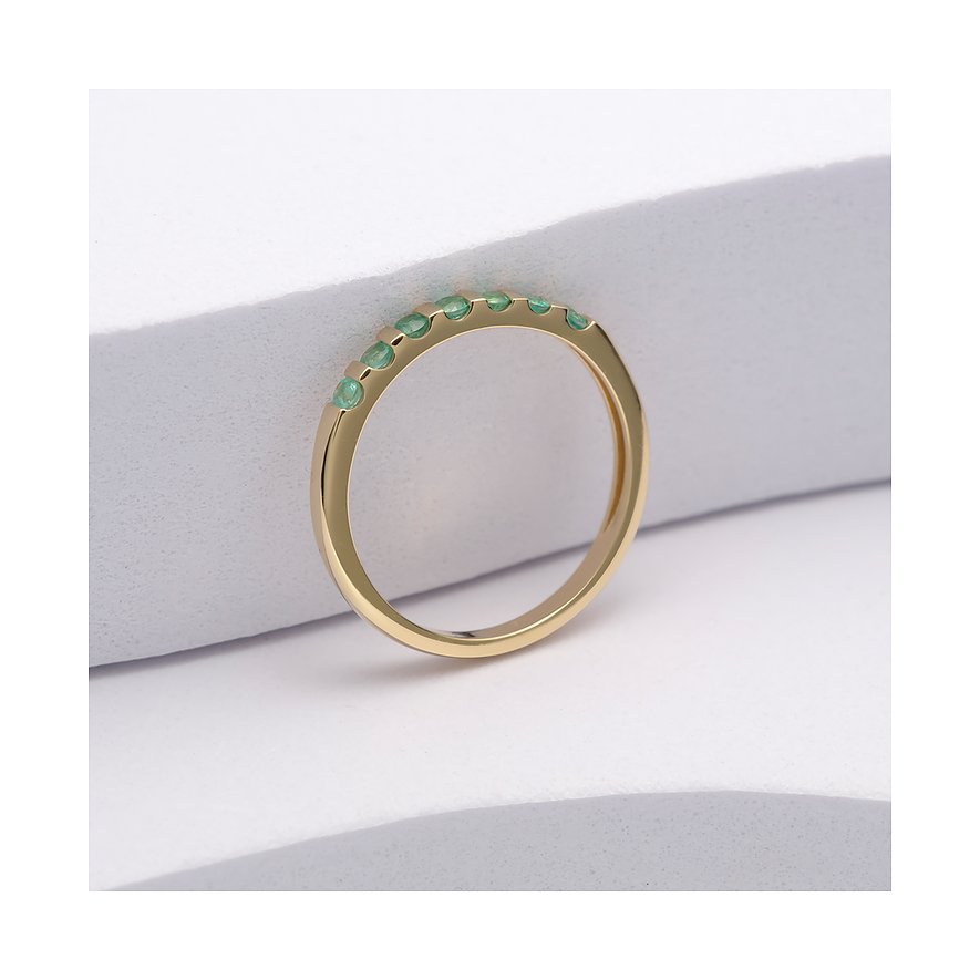 CHRIST Ring aus 585 Gelbgold mit Smaragden.