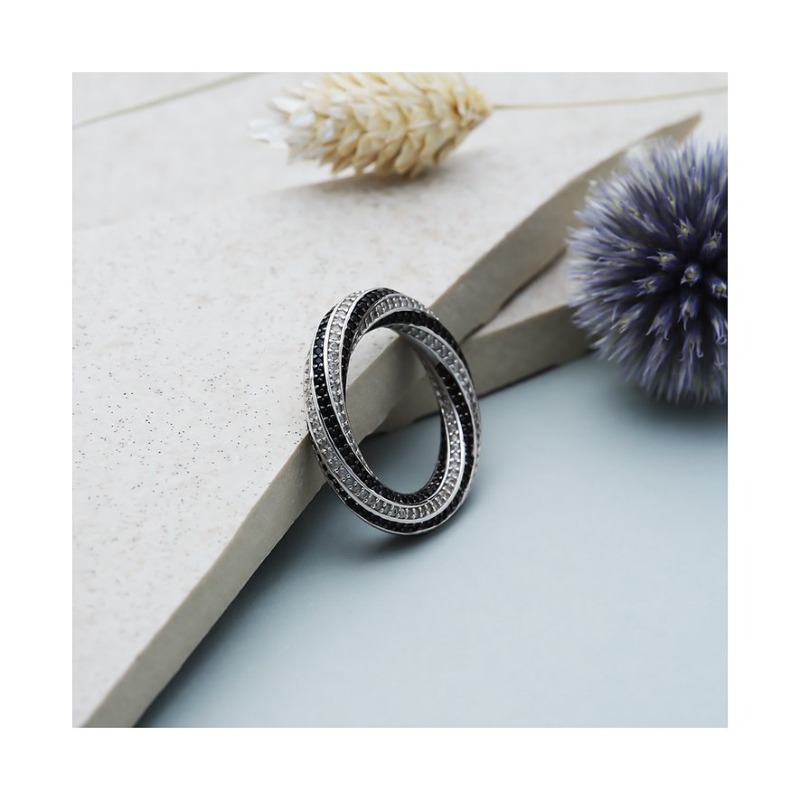 JETTE Ring aus 925er recyceltem Silber mit schwarzen und weißen Zirkonia.
