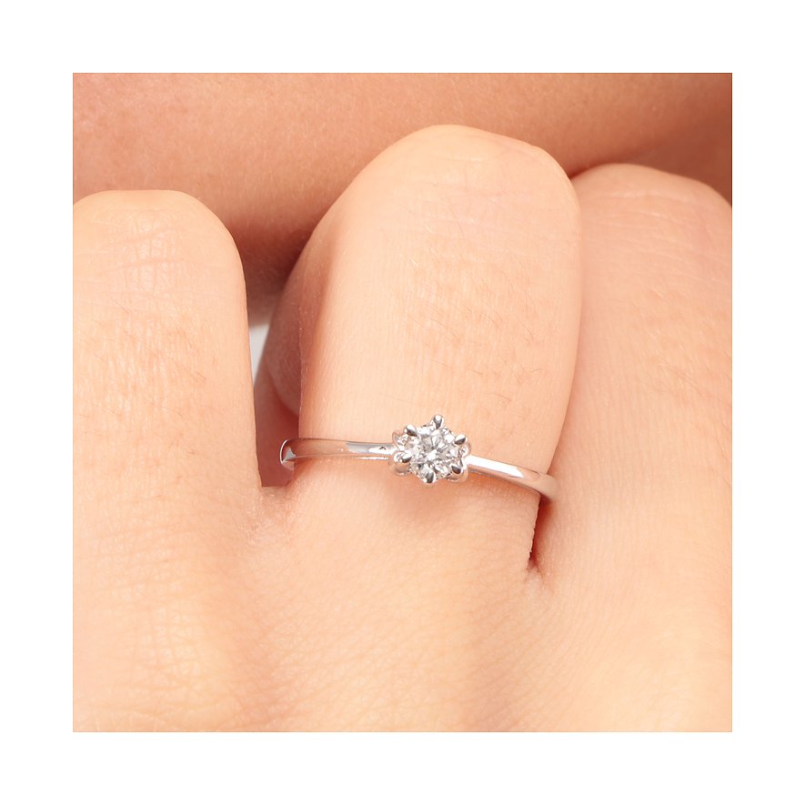 CHRIST Damenring aus 585 Weißgold mit Diamant.