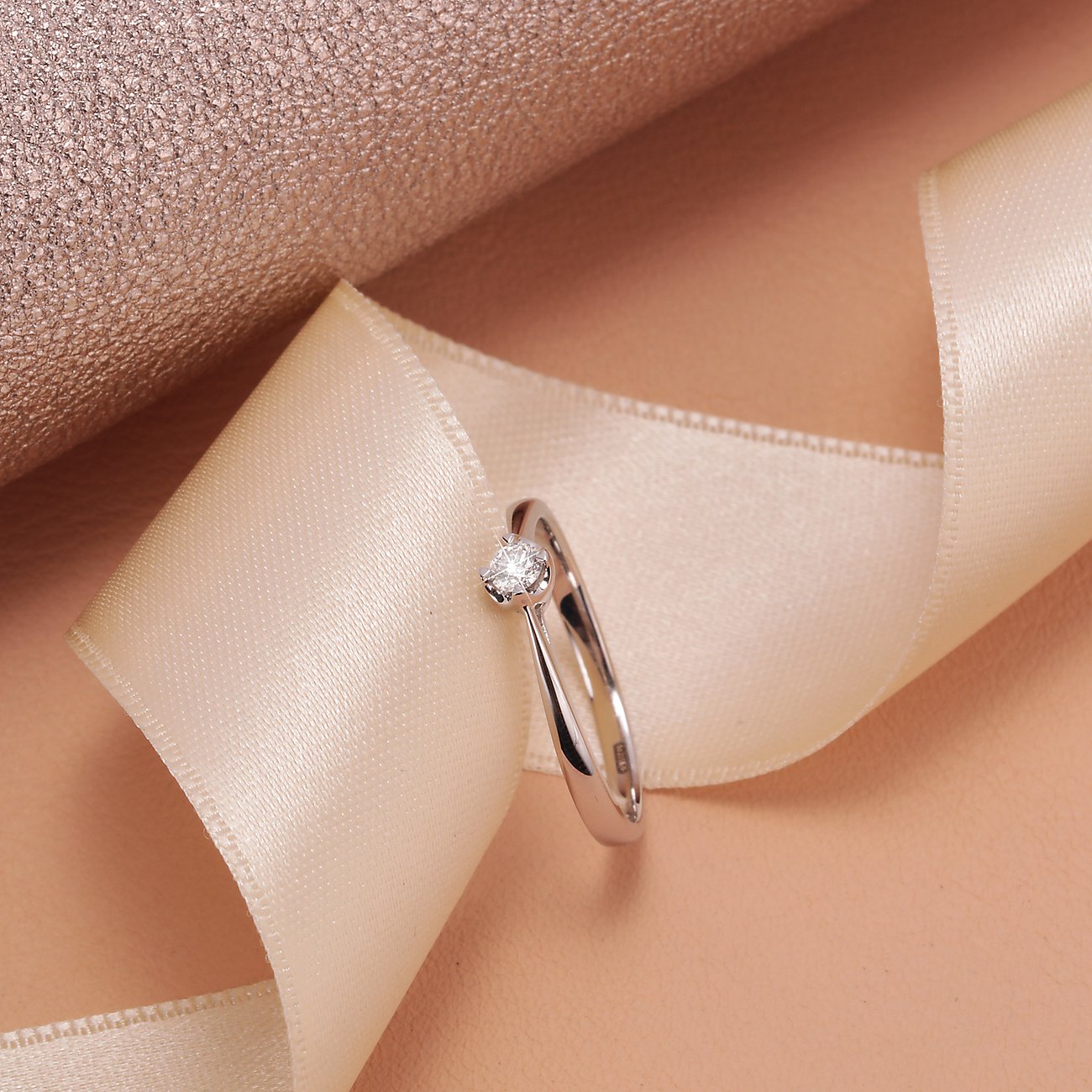 CHRIST Ring aus 585 Weißgold mit Diamant.