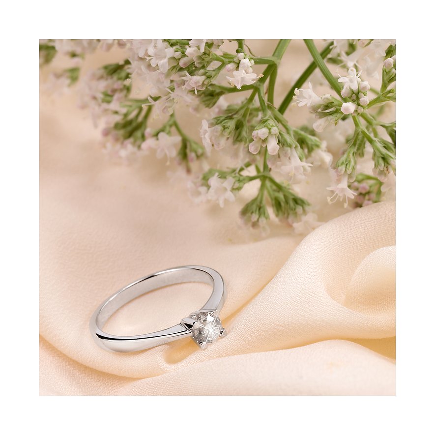 CHRIST Ring aus 585 Weißgold mit Diamant im Solitär-Schliff.