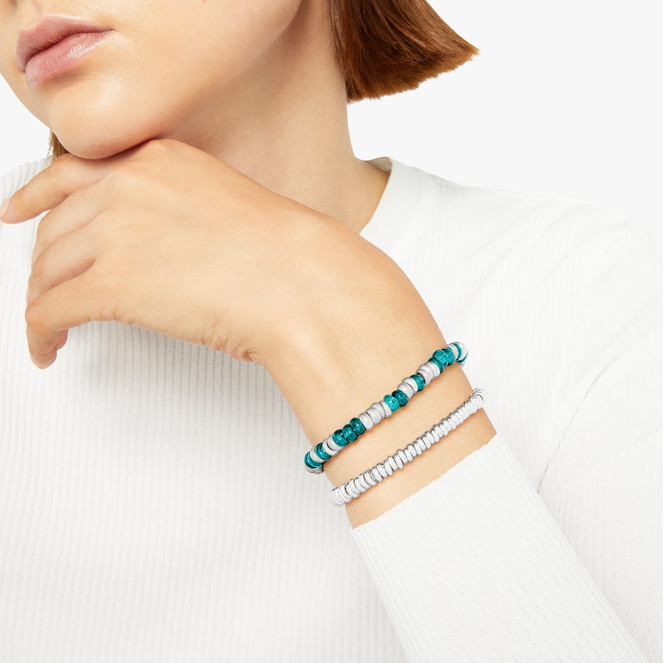 DoDo Armband aus recyceltem Kunststoff und 925er Silber mit blauen und silbernen Elementen.