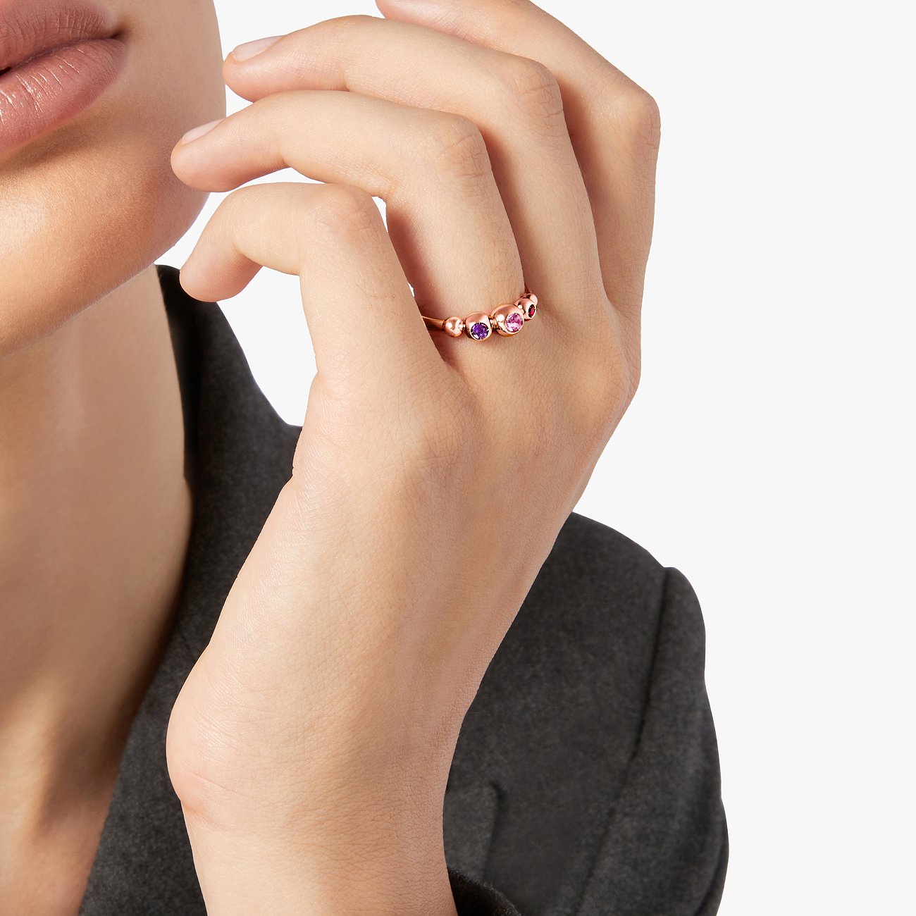 DoDo Ring aus 375 Roségold mit Saphiren.