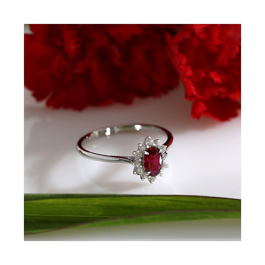 Live Diamond Ring aus 375 Weißgold mit Rubin und weißen Steinen.