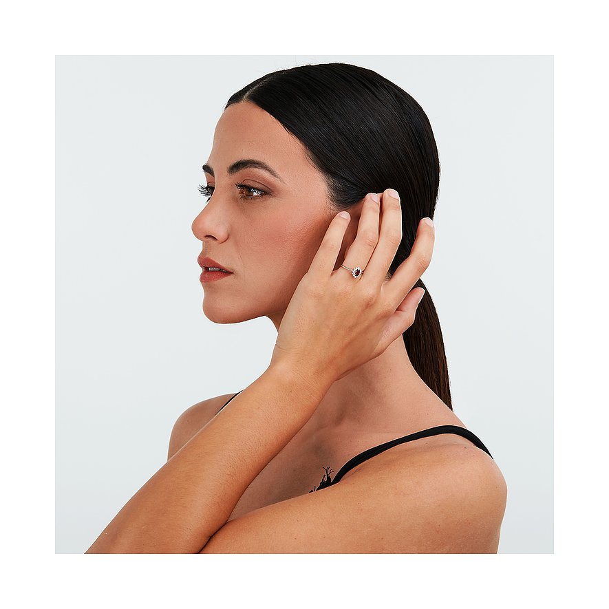 Live Diamond Ring aus 375 Weißgold mit Rubin und weißen Steinen.