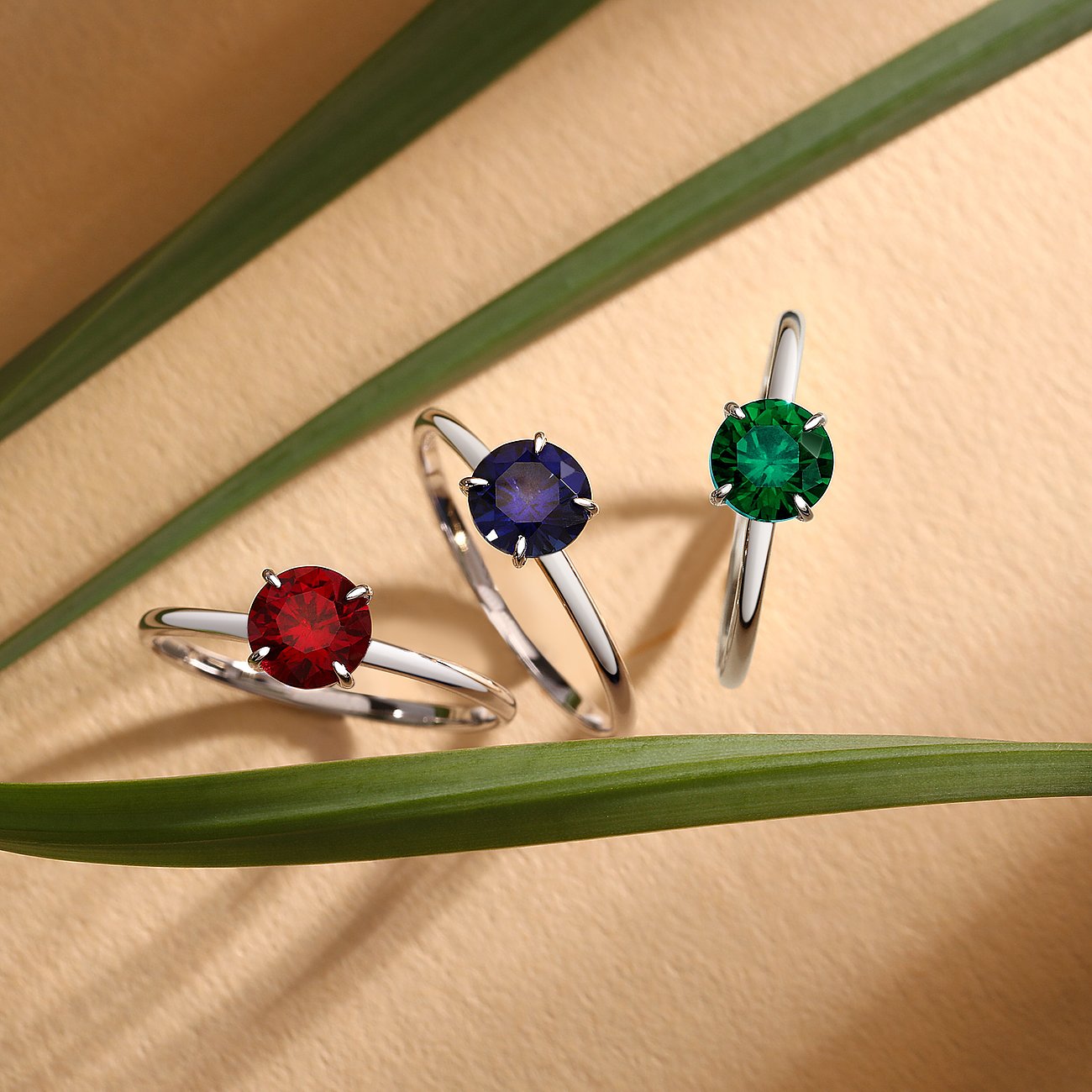 Live Diamond Ring aus 375 Weißgold mit Saphir.