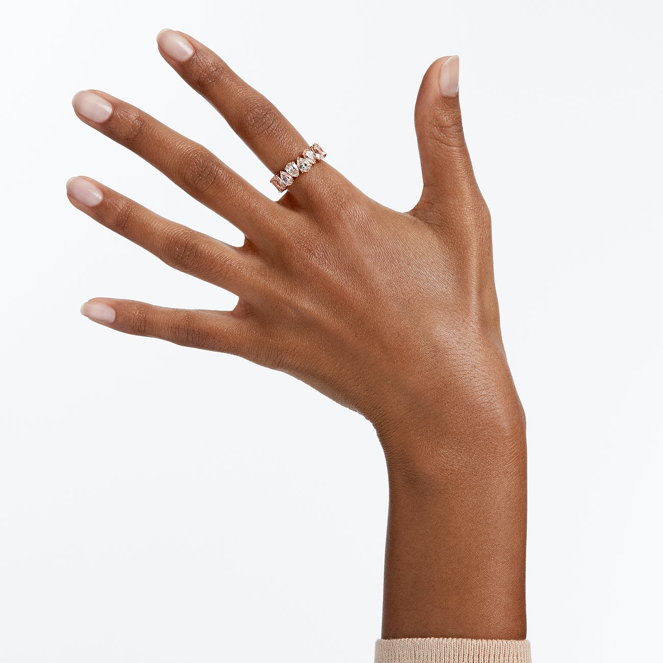 Swarovski Ring aus Metall mit roségoldfarbenen Kristallen in Tropfenform.