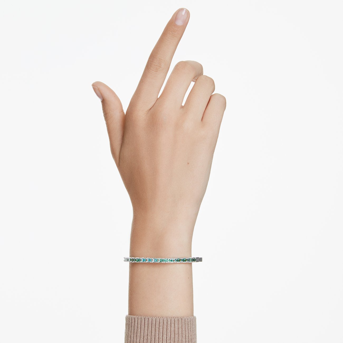 Swarovski Armband aus Metall mit rechteckigen grünen und blauen Kristallen.