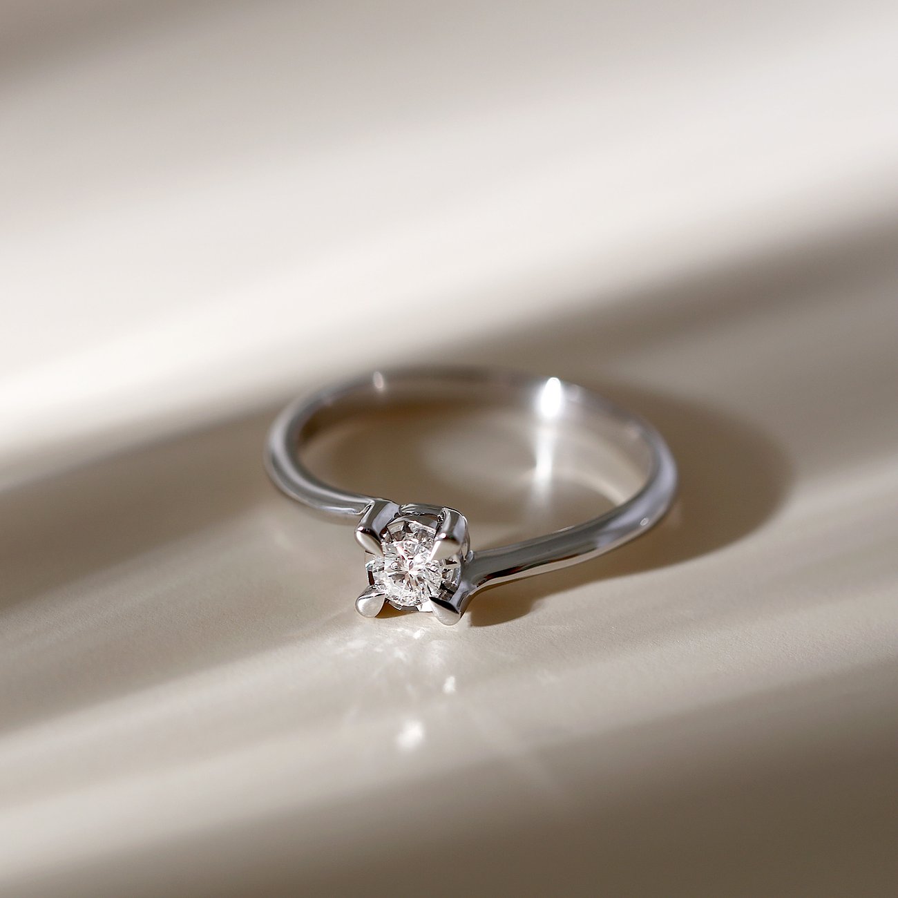 CHRIST Ring aus 585 Weißgold mit Diamant.