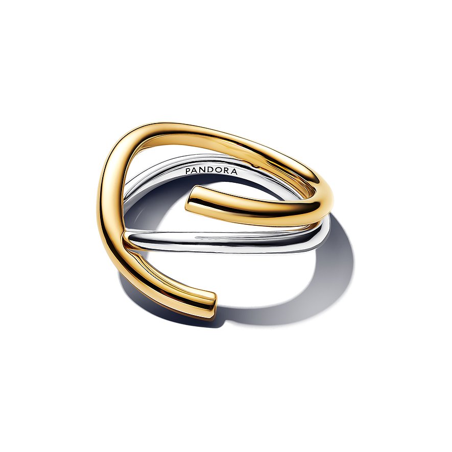 Pandora Ring aus Silber und Metall in Wickeloptik, ein breiter Reif in Gold schmiegt sich an einen filigraneren Silberreif.