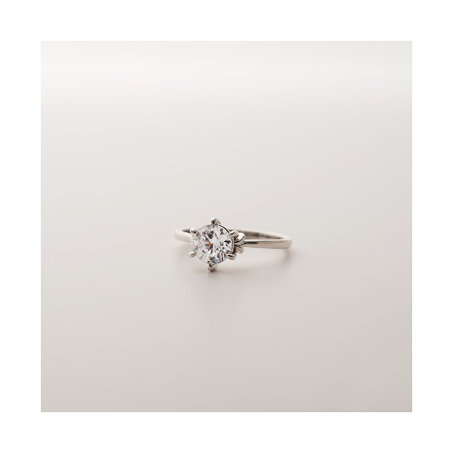 CHRIST Ring aus 585 Weißgold mit einem großen, runden Diamanten, der in sechs Krappen gefasst ist.