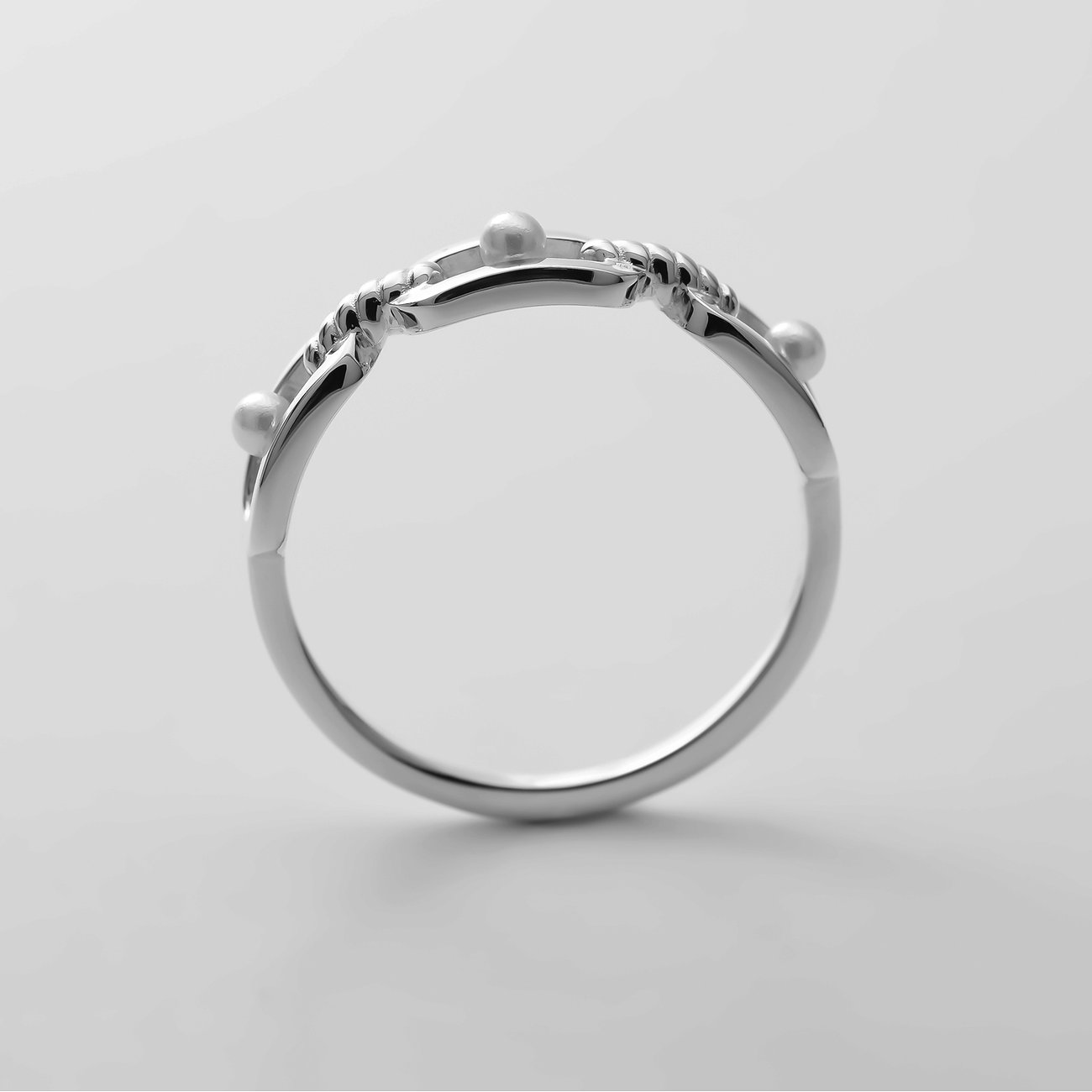 CHRIST ring van gerecycled 925 zilver met kleine parels, de band is golvend