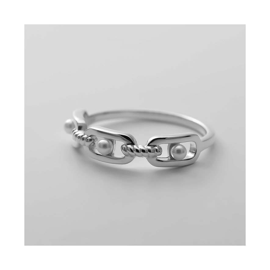 CHRIST ring van gerecycled zilver met schakelketting-design en lichte parels als accenten.