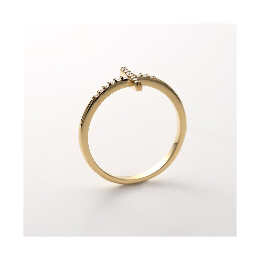 CHRIST Ring aus goldfarbenem recyceltem Silber mit funkelndem Zirkonia, aus seitlicher Ansicht.