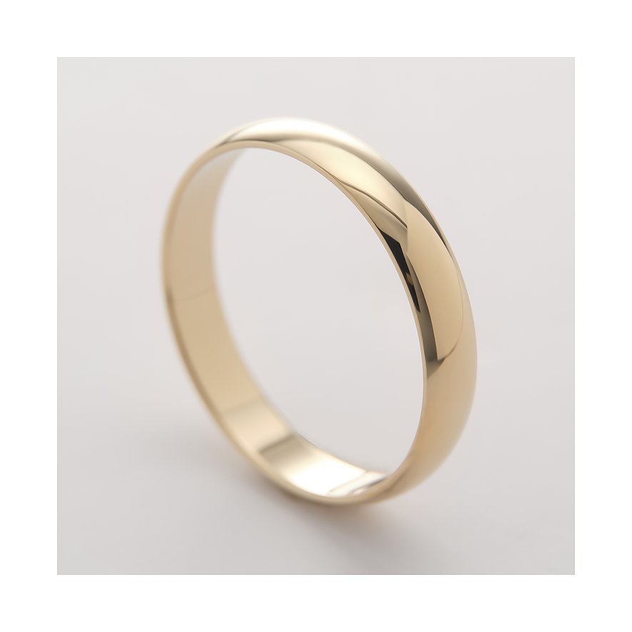 Der CHRIST Ring aus 375er Gelbgold ist in einer Nahaufnahme von oben zu sehen, er glänzt golden.