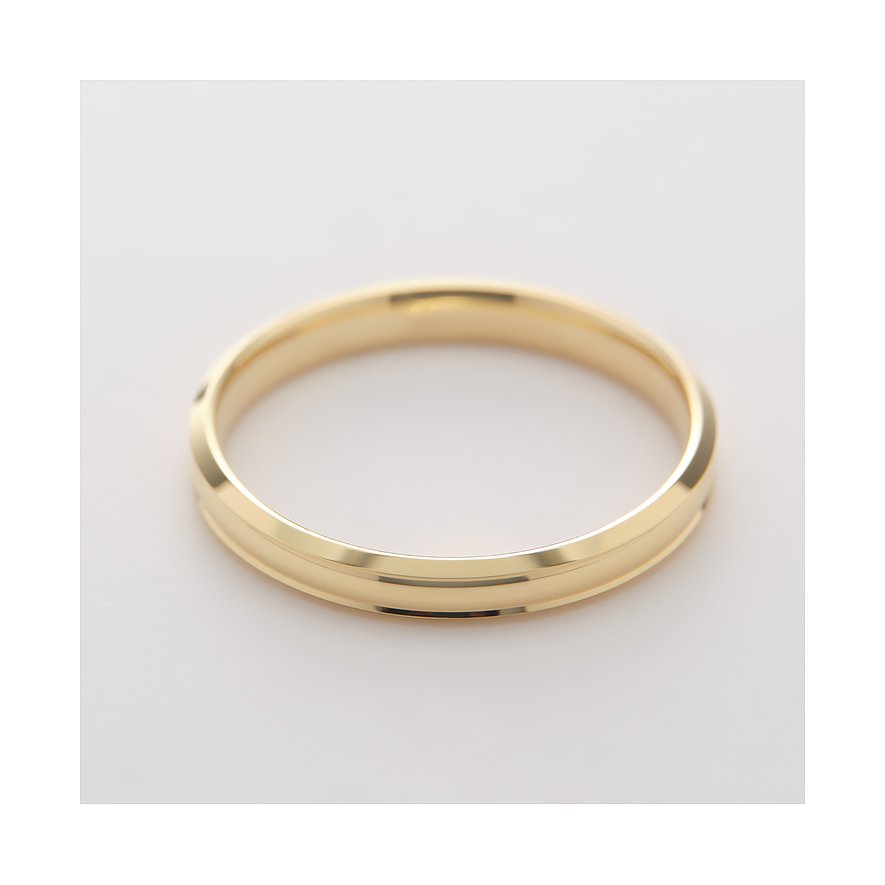 CHRIST ring van 375 geelgoud, bovenaanzicht, met afgeronde randen en doorlopende verzonken lijn.