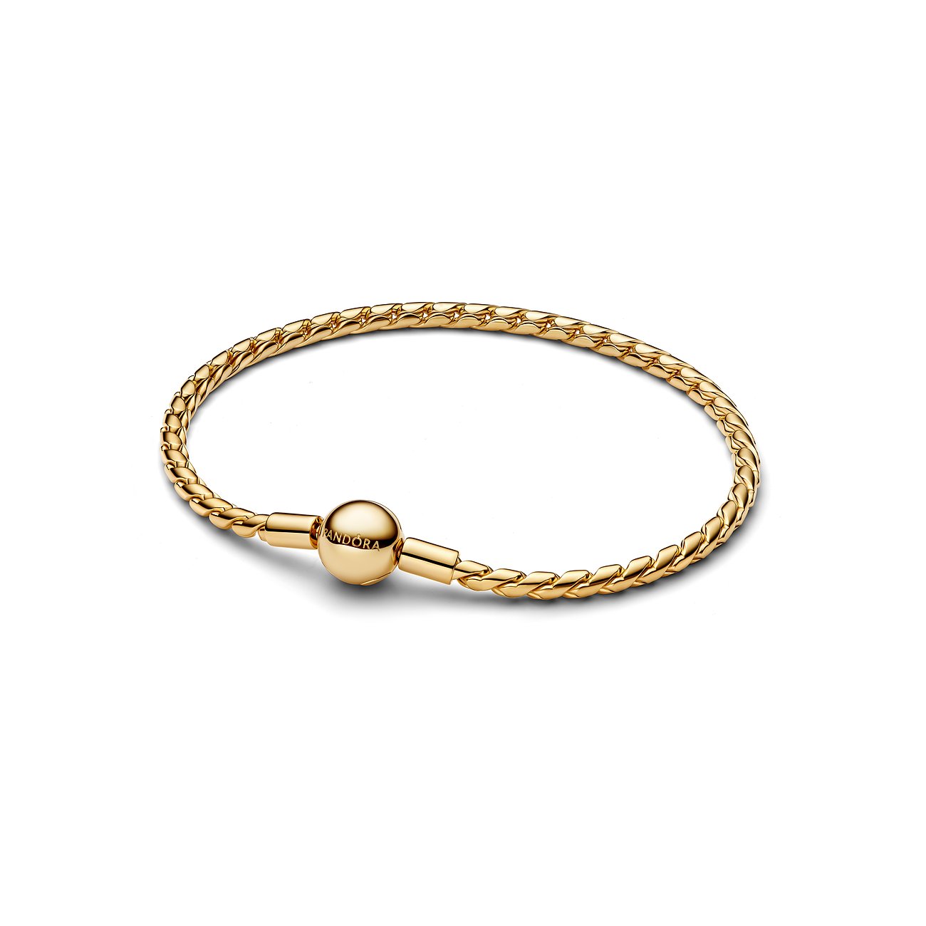 Ein Pandora Schlangenkettenarmband aus vergoldetem Metall mit einer Pandora Kugelverschluss.