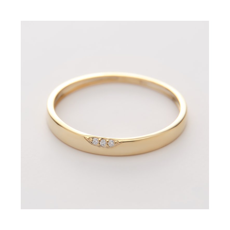 CHRIST 375 gult guldring med tre zirkoniastenar, snett infattade i en bredare ringskena.