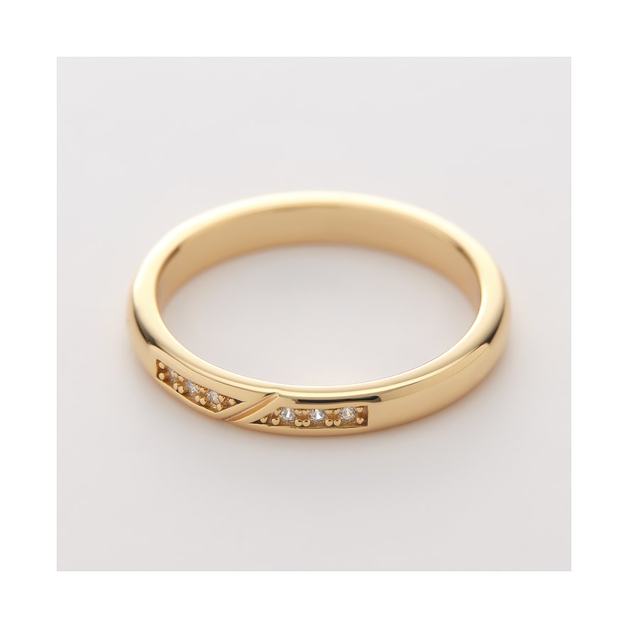 CHRIST ring i förgyllt återvunnet silver med gnistrande zirkoniastenar.